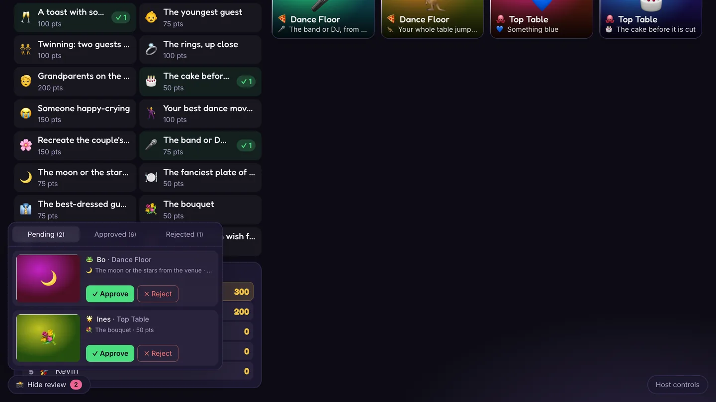 The Photo Scavenger Hunt host screen with the review panel open showing Pending, Approved and Rejected tabs